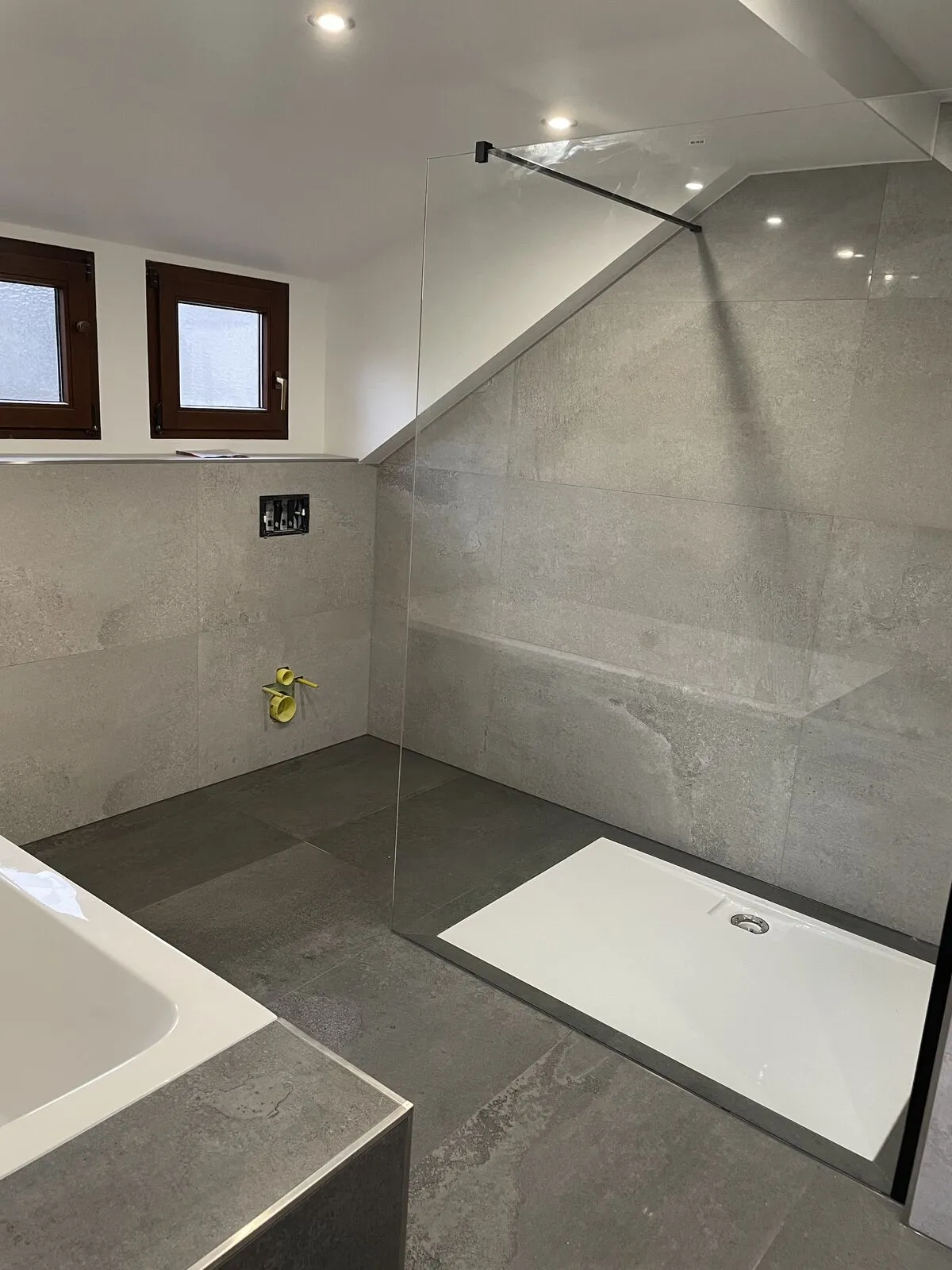 Dachgeschoss-Bad mit Walk-in Dusche